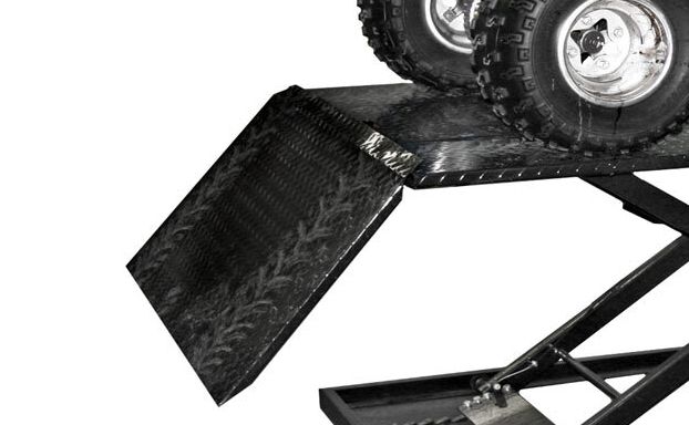 Extra-wide platform fits ATVS and UTVS up to 47” W